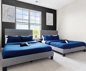 Photo 2 - Upscale King 2BR Suite Downtown Raleigh