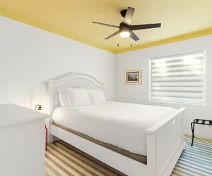 Photo 3 - Bright Bay Hideaway