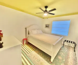 Photo 4 - Bright Bay Hideaway