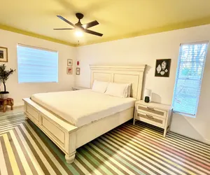 Photo 3 - Bright Bay Hideaway