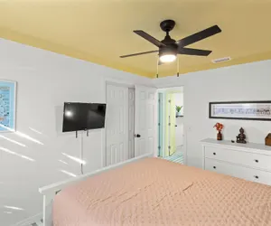 Photo 5 - Bright Bay Hideaway