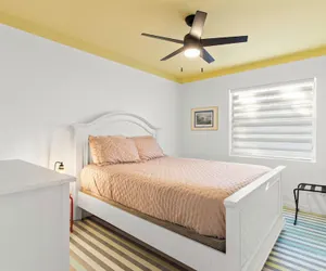 Photo 2 - Bright Bay Hideaway