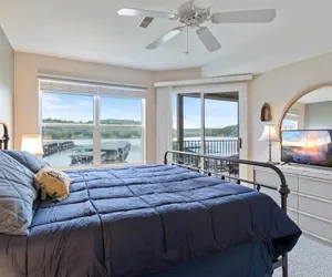 Photo 4 - Relaxing Lakefront Condo w/ 2 Heated Pools, Boat Ramp & Slip, Near Golf & Parks