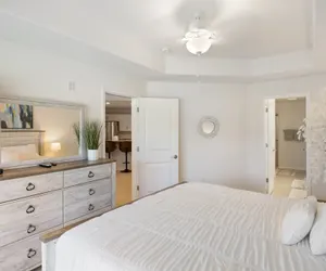 Photo 5 - Central Location, Pool Access & Breathtaking Views