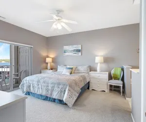 Photo 5 - Experience Lakeside Living at Its Finest: Stunning Views and Prime Location!