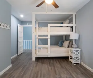 Photo 3 - Our Cove Retreat - Perfect for Wave-free Swimming, Tanning & Prime Location Fun!