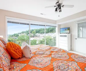 Photo 5 - Ten Minutes to "the Strip" - Amazing Lake Views