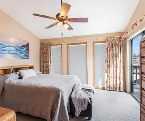 Photo 5 - Amazing Lakefront Pool On Coveted Horseshoe Bend!