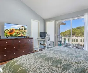 Photo 5 - Amazing Wall of Windows, Swim Dock & Pet Friendly