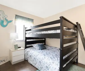 Photo 5 - Close to The Strip, Private Dock & Screened Deck!