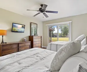 Photo 4 - Perfect Resort Retreat Close to Everything