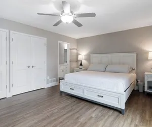 Photo 3 - Our Cove Retreat - Perfect for Wave-free Swimming, Tanning & Prime Location Fun!