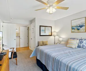 Photo 4 - Dream Condo With Perfect Location for All The Fun!