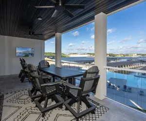 Photo 2 - Topsider Condo w/ Stunning Lake Views, Shuffleboard & King Beds