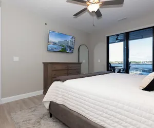 Photo 5 - Topsider Condo w/ Stunning Lake Views, Shuffleboard & King Beds