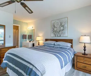 Photo 3 - Lake Views, Lakefront Pool, Great Location!