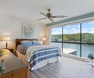 Photo 4 - Lake Views, Lakefront Pool, Great Location!