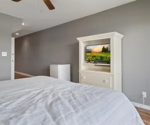 Photo 3 - Spacious Pet-friendly Lakeview Condo w/ Boat Slip & Pools