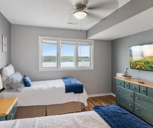 Photo 5 - Spacious Pet-friendly Lakeview Condo w/ Boat Slip & Pools