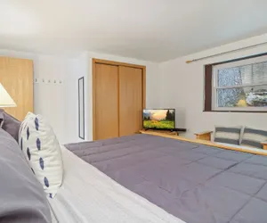 Photo 4 - Spacious, Quiet & Great Cove, Nearby Attractions, Private Dock, Fireplace, Expansive Deck