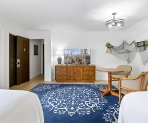 Photo 4 - Lakefront Home w/ Modern Upgrades, Private Dock & Boat Slip