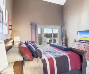 Photo 4 - Beautiful Cove Views & Plenty Relaxing Spaces