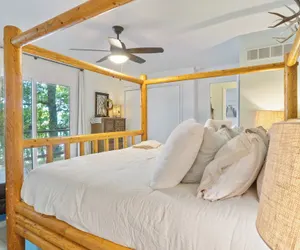 Photo 4 - Firepit, Kayaks, Paddle Board, Lake Views, Great Location