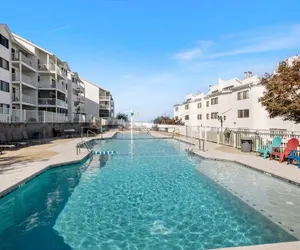 Photo 2 - 3 Bedroom Osage Beach Condo w/ Pool & Main Channel Views