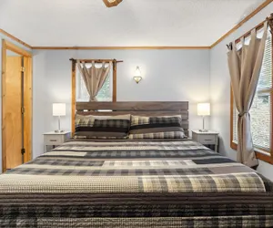 Photo 3 - Stunning Lake View On A Nice & Quiet Relaxing Home