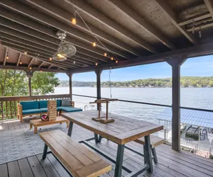 Photo 2 - Stunning Sunsets, Vibrant Bars and Restaurants at the Waterfront