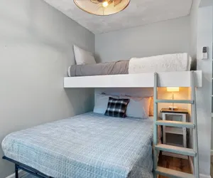 Photo 5 - Stunning Sunsets, Vibrant Bars and Restaurants at the Waterfront