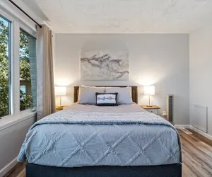 Photo 3 - Stunning Sunsets, Vibrant Bars and Restaurants at the Waterfront