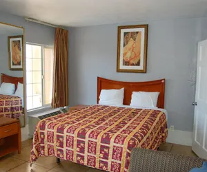 Photo 5 - Parklane Motel