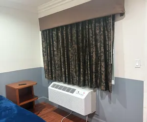 Photo 5 - Mirror Motel