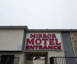 Photo 2 - Mirror Motel