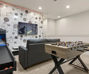 Photo 4 - Stunning Townhome With Private Pool Games Room