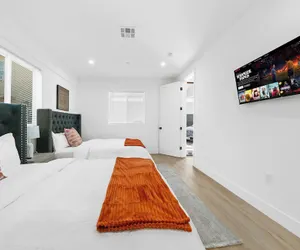 Photo 2 - Downtown LA Escape