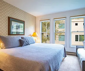 Photo 3 - Sawtooth Ski Condo - Hot Tub + Walk to Ski Slopes!