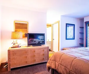 Photo 4 - Snow Creek 1553 - Ski-in/ski-out + Pool & Hot Tub