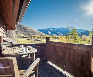 Photo 2 - Creekside on Quigley - 3BD Private Home on Trails + Hot Tub