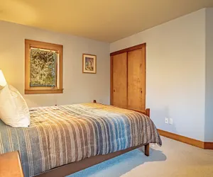 Photo 5 - Creekside on Quigley - 3BD Private Home on Trails + Hot Tub