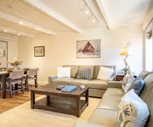 Photo 2 - Atelier Alpine - Modern 2BD Condo W/baldy Views