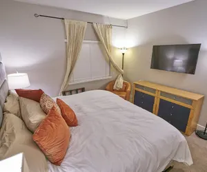 Photo 5 - Snowstar Hideaway - Hot Tub, Gym, Walk to Ski Lift