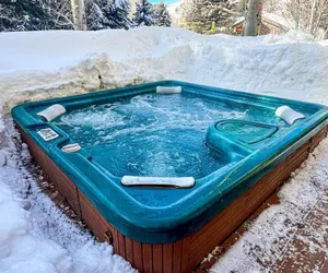 Photo 2 - #104 Private Hot Tub, 2 car Garage, Abundant Parking, Elkhorn Amenities