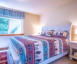 Photo 4 - Sunflower Lane - 4BD Sun Valley Retreat + Resort Amenities