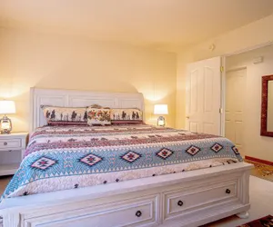 Photo 5 - Sunflower Lane - 4BD Sun Valley Retreat + Resort Amenities