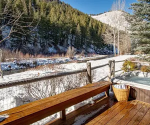 Photo 2 - River House - 4BD Riverfront, Hot Tub, Near SV Ski Lifts!