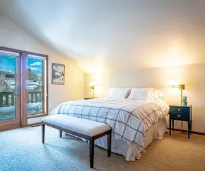 Photo 3 - River House - 4BD Riverfront, Hot Tub, Near SV Ski Lifts!