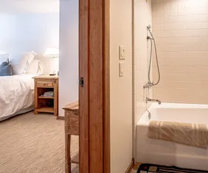 Photo 4 - River House - 4BD Riverfront, Hot Tub, Near SV Ski Lifts!