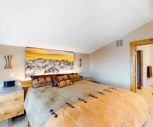 Photo 5 - Corrock Style - Luxury Hot Tub Home Near Ski Lifts & Downtown Ketchum!